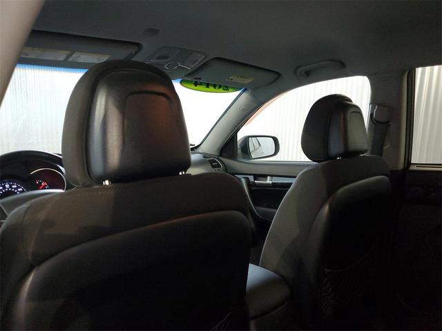 Photo of 2014 Dark Cherry Kia Sorento