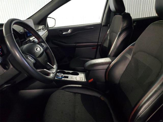Photo of 2024 Gray Metallic Ford Escape