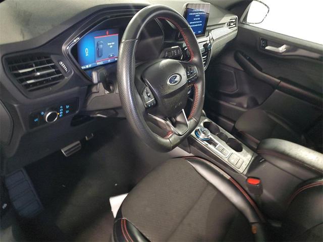 Photo of 2024 Gray Metallic Ford Escape
