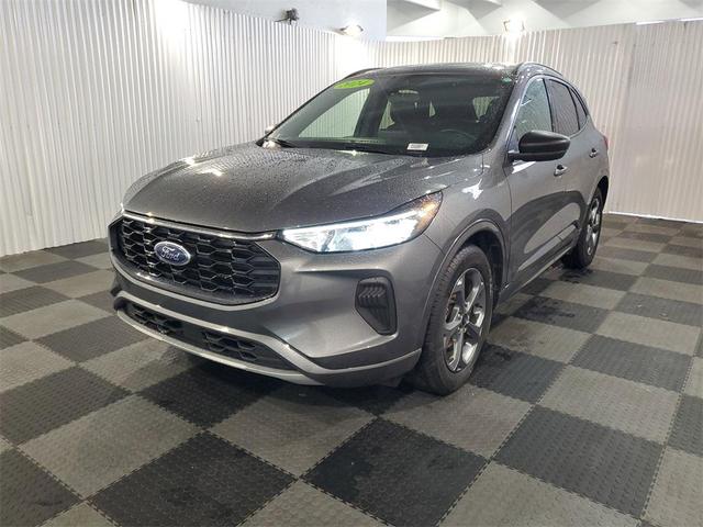 Photo of 2024 Gray Metallic Ford Escape