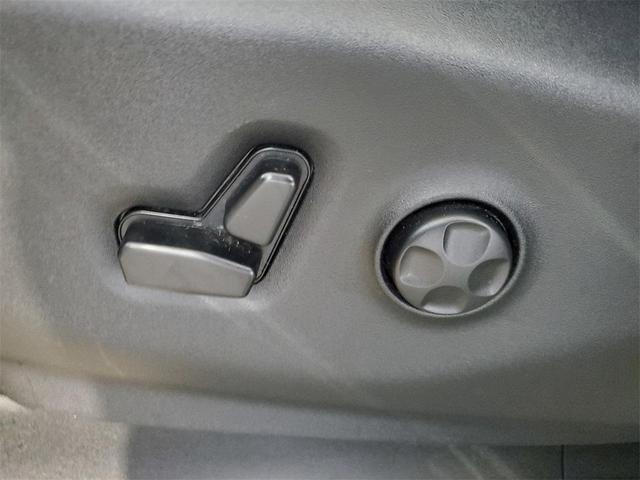 Photo of 2020 Granite Crystal Metallic Clearcoat Chrysler Pacifica