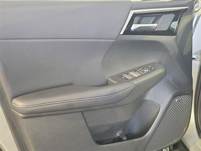 Photo of 2025 Alloy Silver Metallic Mitsubishi Outlander