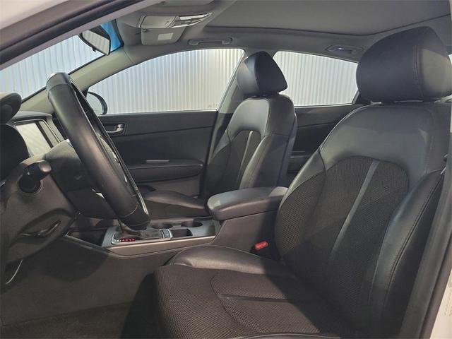 Photo of 2020 Snow White Pearl Kia Optima