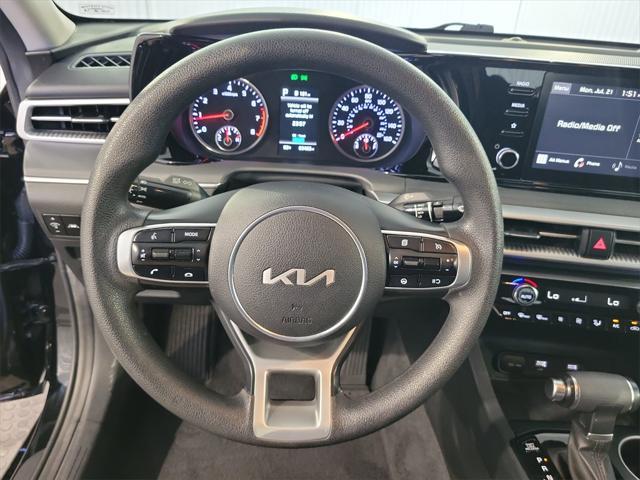Photo of 2022 Ebony Black Kia K5