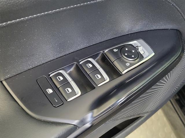 Photo of 2022 Ebony Black Kia K5