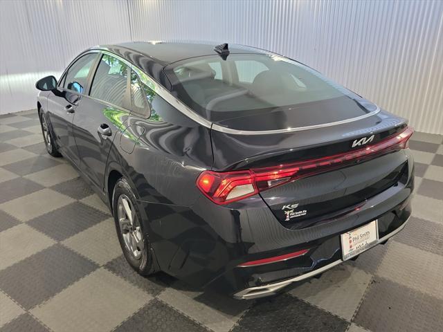 Photo of 2022 Ebony Black Kia K5