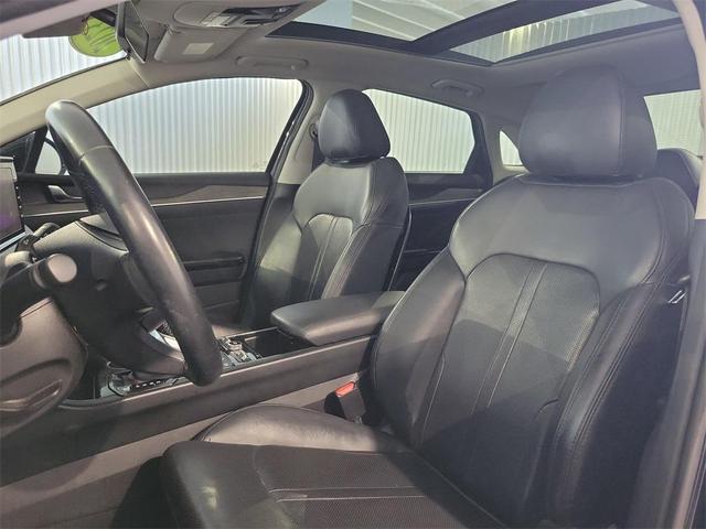 Photo of 2023 Ebony Black Kia K5