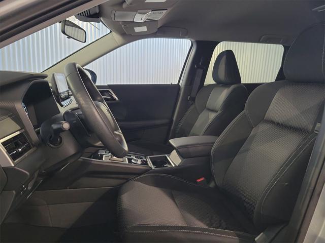 Photo of 2025 Alloy Silver Metallic Mitsubishi Outlander PHEV