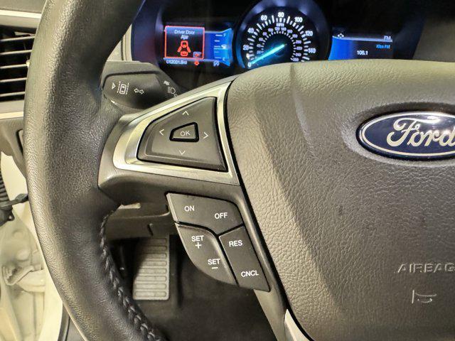 Photo of 2022 White Ford Edge