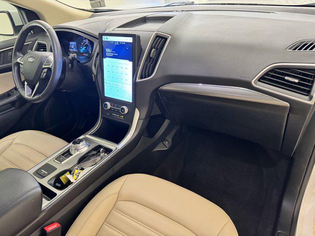 Photo of 2022 White Ford Edge