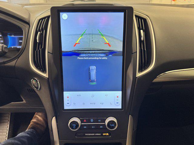 Photo of 2022 White Ford Edge