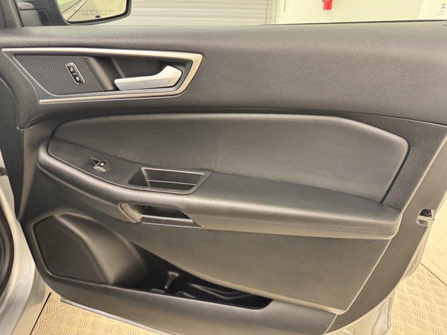 Photo of 2024 Iconic Silver Metallic Ford Edge