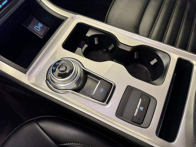 Photo of 2024 Iconic Silver Metallic Ford Edge