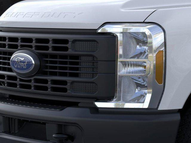 Photo of 2025 Oxford White Ford F-350