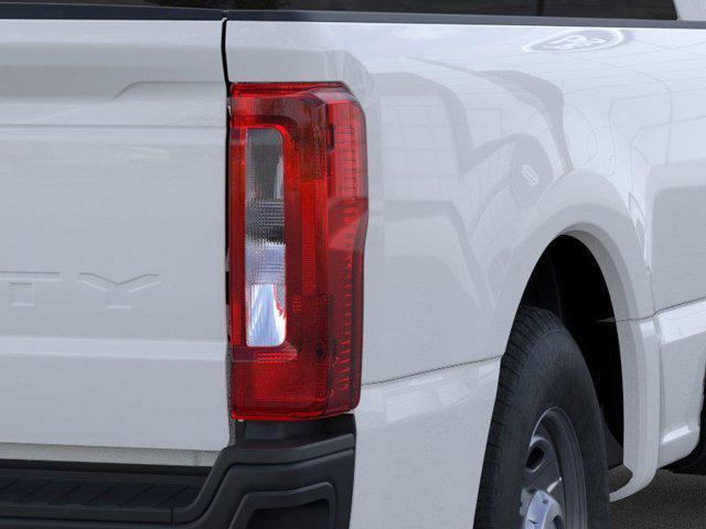 Photo of 2025 Oxford White Ford F-250