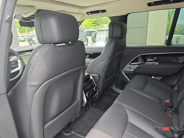 Photo of 2025 Fuji White Land Rover Range Rover