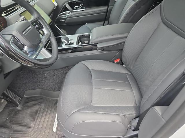 Photo of 2025 Fuji White Land Rover Range Rover