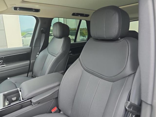 Photo of 2025 Fuji White Land Rover Range Rover
