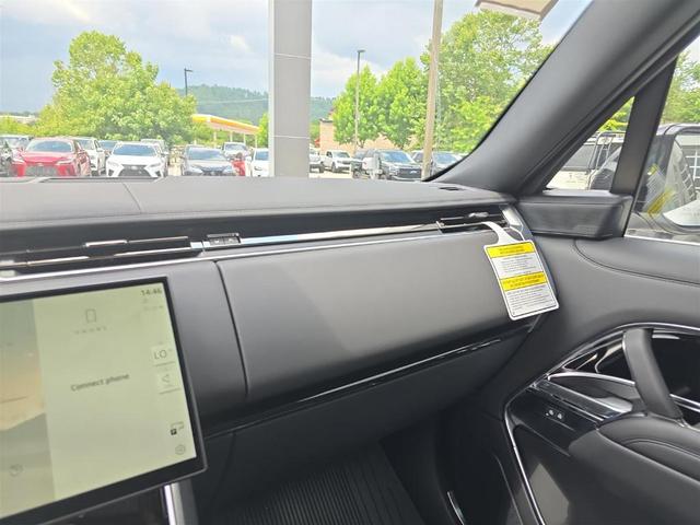 Photo of 2025 Fuji White Land Rover Range Rover