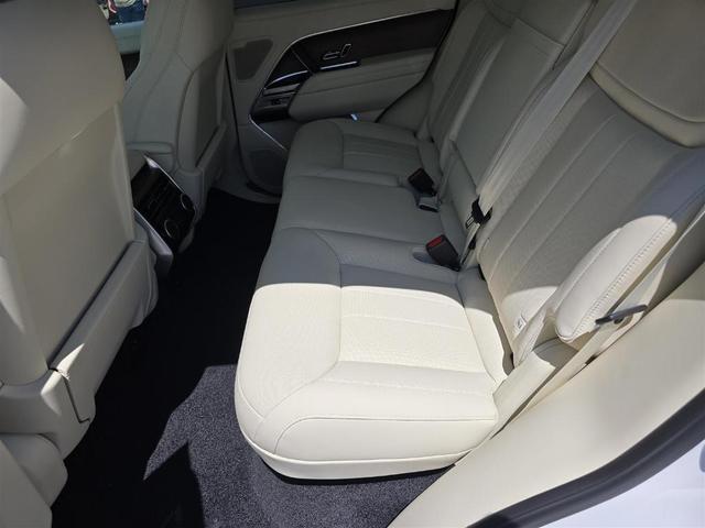 Photo of 2025 Ostuni Pearl White Land Rover Range Rover