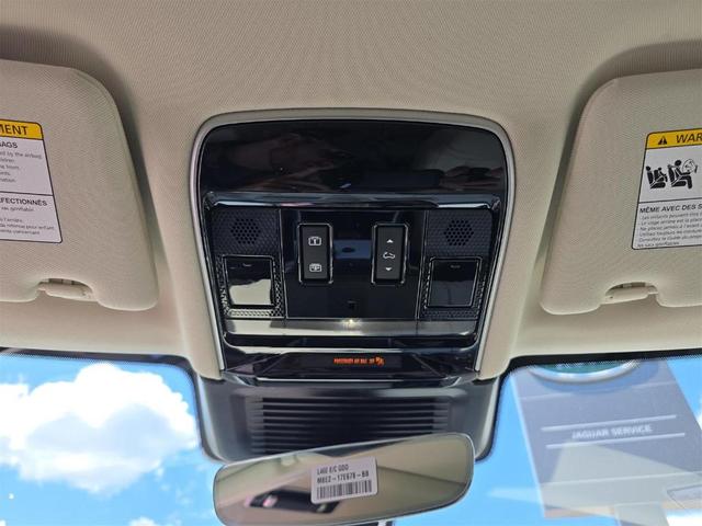 Photo of 2025 Ostuni Pearl White Land Rover Range Rover