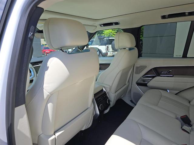 Photo of 2025 Ostuni Pearl White Land Rover Range Rover