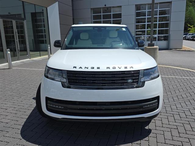 Photo of 2025 Ostuni Pearl White Land Rover Range Rover