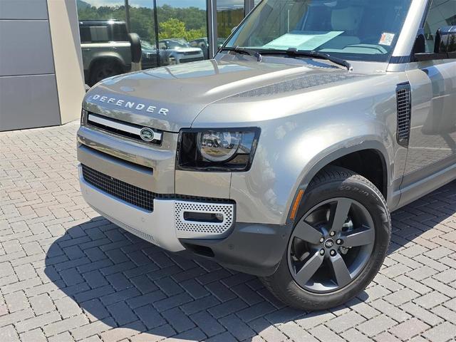 Photo of 2025 Silicon Silver Land Rover Defender