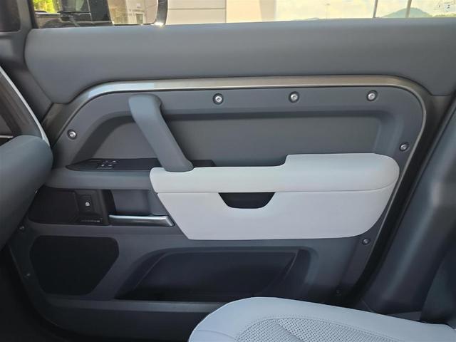 Photo of 2025 Silicon Silver Land Rover Defender
