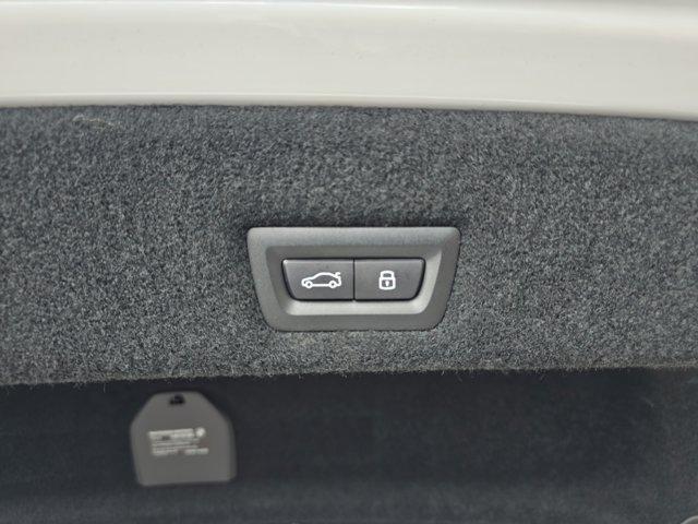 Photo of 2024 White BMW 740