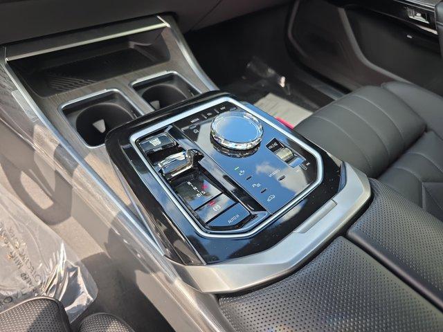 Photo of 2024 White BMW 740