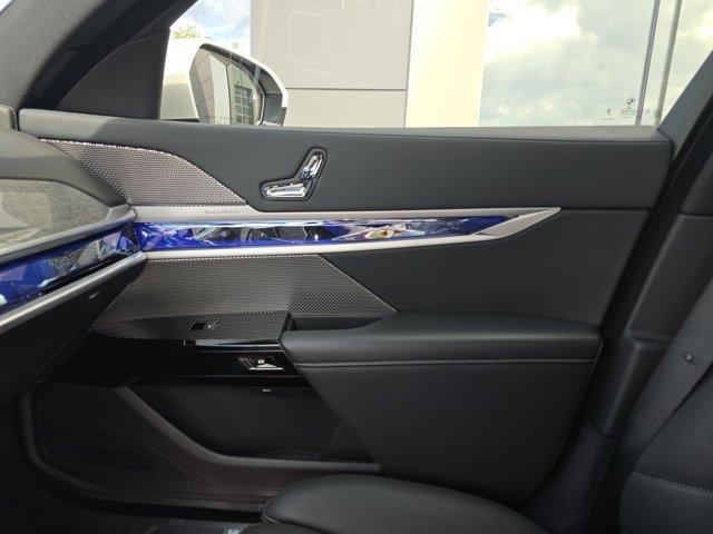 Photo of 2024 White BMW 740