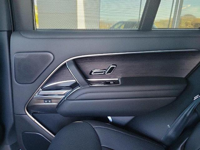Photo of 2025 Obsidian Black In Gloss Finish Land Rover Range Rover