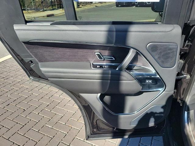 Photo of 2025 Obsidian Black In Gloss Finish Land Rover Range Rover