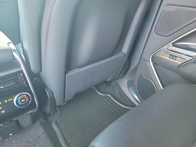 Photo of 2025 Obsidian Black In Gloss Finish Land Rover Range Rover
