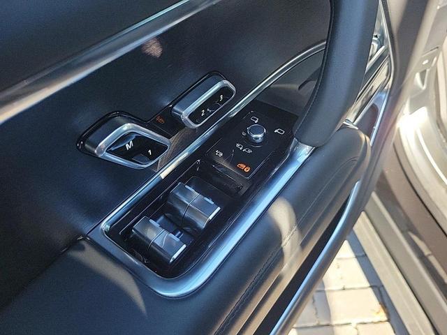 Photo of 2025 Obsidian Black In Gloss Finish Land Rover Range Rover