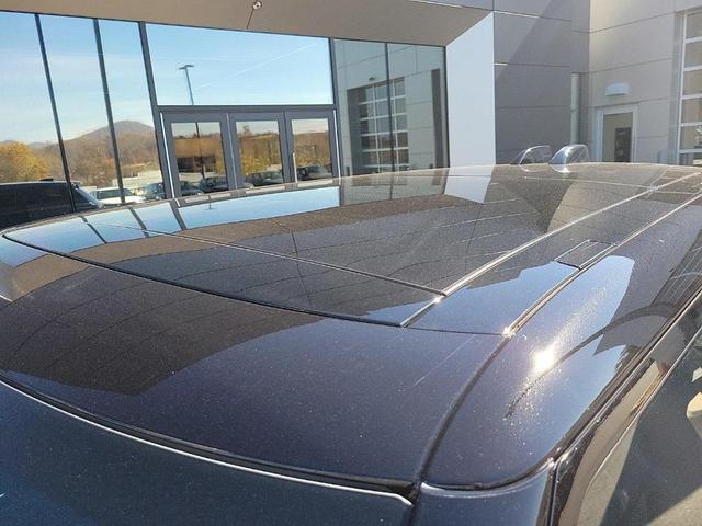 Photo of 2025 Obsidian Black In Gloss Finish Land Rover Range Rover