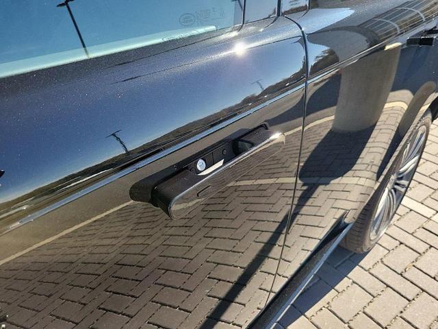 Photo of 2025 Obsidian Black In Gloss Finish Land Rover Range Rover