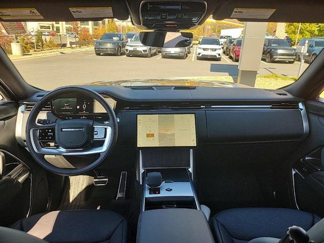 Photo of 2025 Obsidian Black In Gloss Finish Land Rover Range Rover