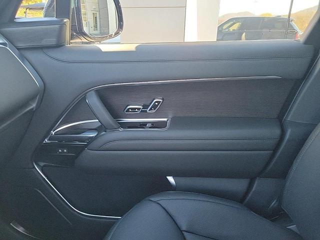 Photo of 2025 Obsidian Black In Gloss Finish Land Rover Range Rover
