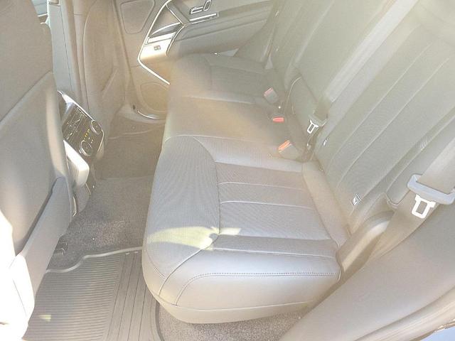 Photo of 2025 Obsidian Black In Gloss Finish Land Rover Range Rover