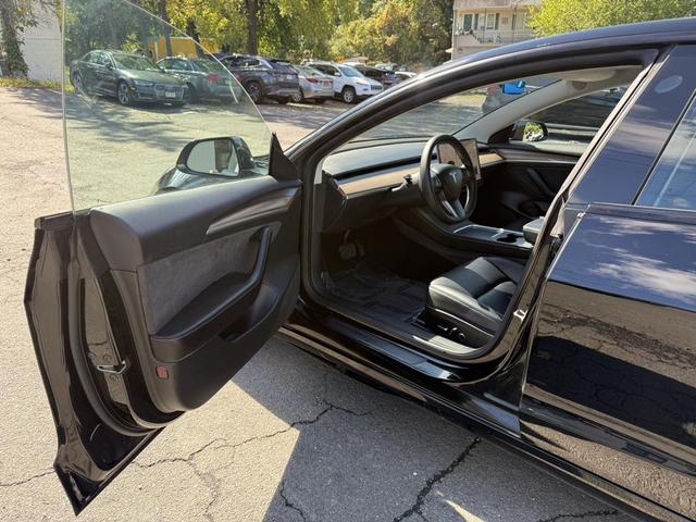 Photo of 2022 Solid Black Tesla Model 3