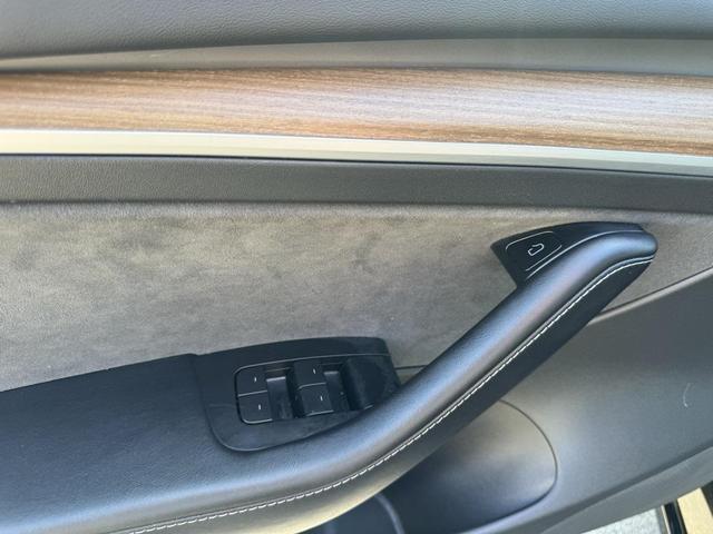 Photo of 2022 Solid Black Tesla Model 3