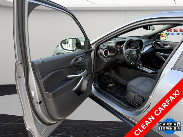 Photo of 2025 Sterling Gray Metallic Chevrolet Trax