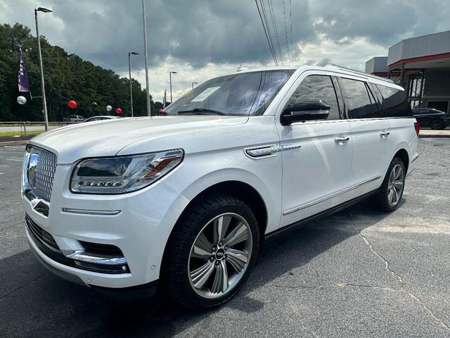Photo of 2018 White Platinum Metallic Tri-Coat Lincoln Navigator L
