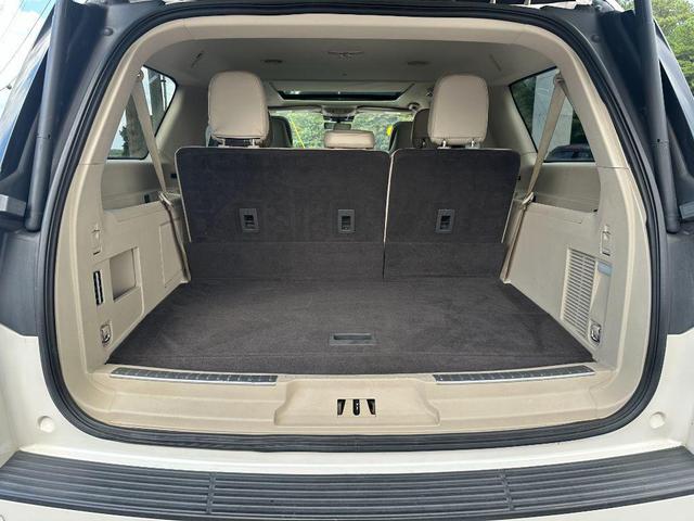 Photo of 2018 White Platinum Metallic Tri-Coat Lincoln Navigator L