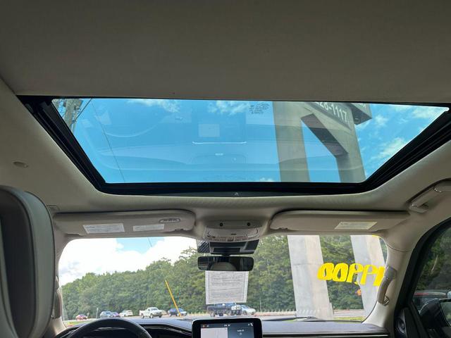 Photo of 2018 White Platinum Metallic Tri-Coat Lincoln Navigator L