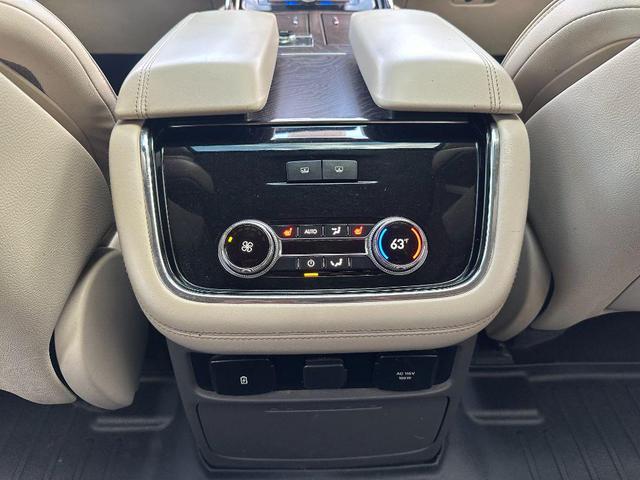 Photo of 2018 White Platinum Metallic Tri-Coat Lincoln Navigator L