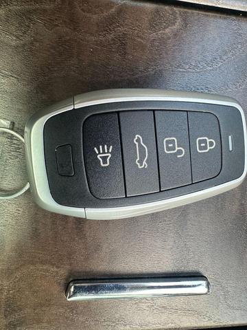 Photo of 2018 White Platinum Metallic Tri-Coat Lincoln Navigator L