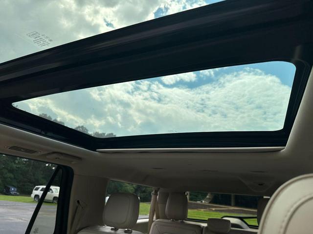 Photo of 2018 White Platinum Metallic Tri-Coat Lincoln Navigator L